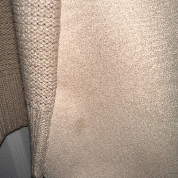 Vegan fur collar sweater - Picture 3 of 3